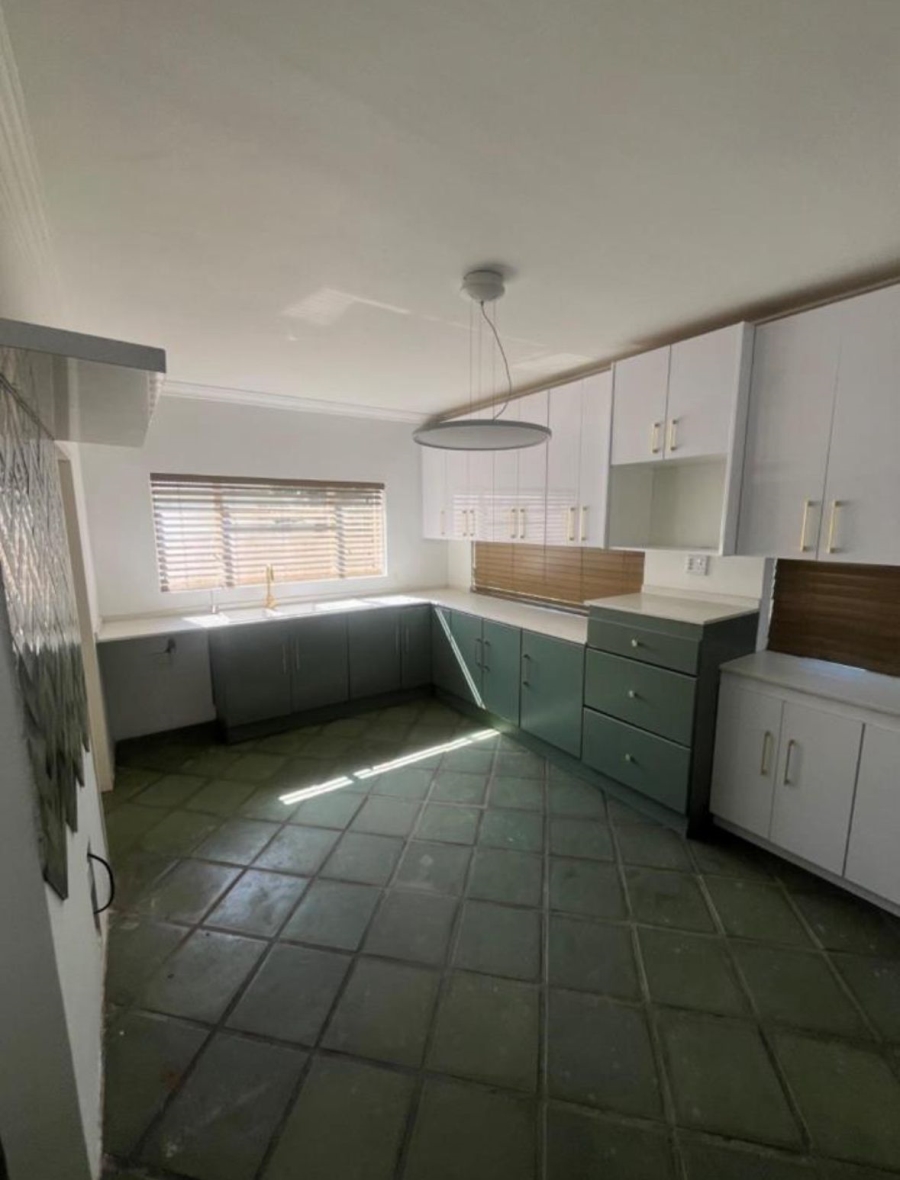 5 Bedroom Property for Sale in Paarl South Western Cape